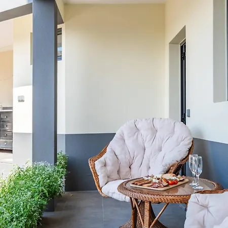 Larano Apartmán *